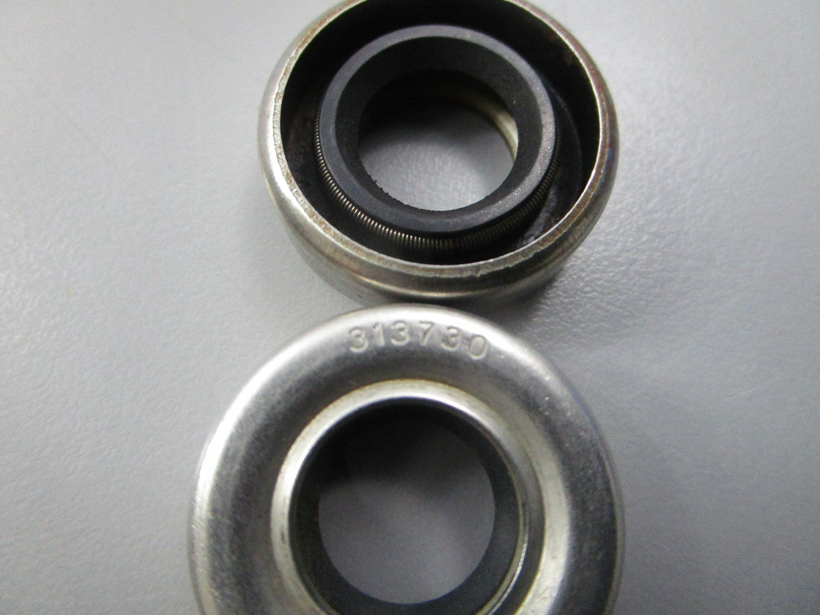NEW OEM (LOT OF 2) 313730 0313730 OMC Johnson Evinrude Oil Seal 0810