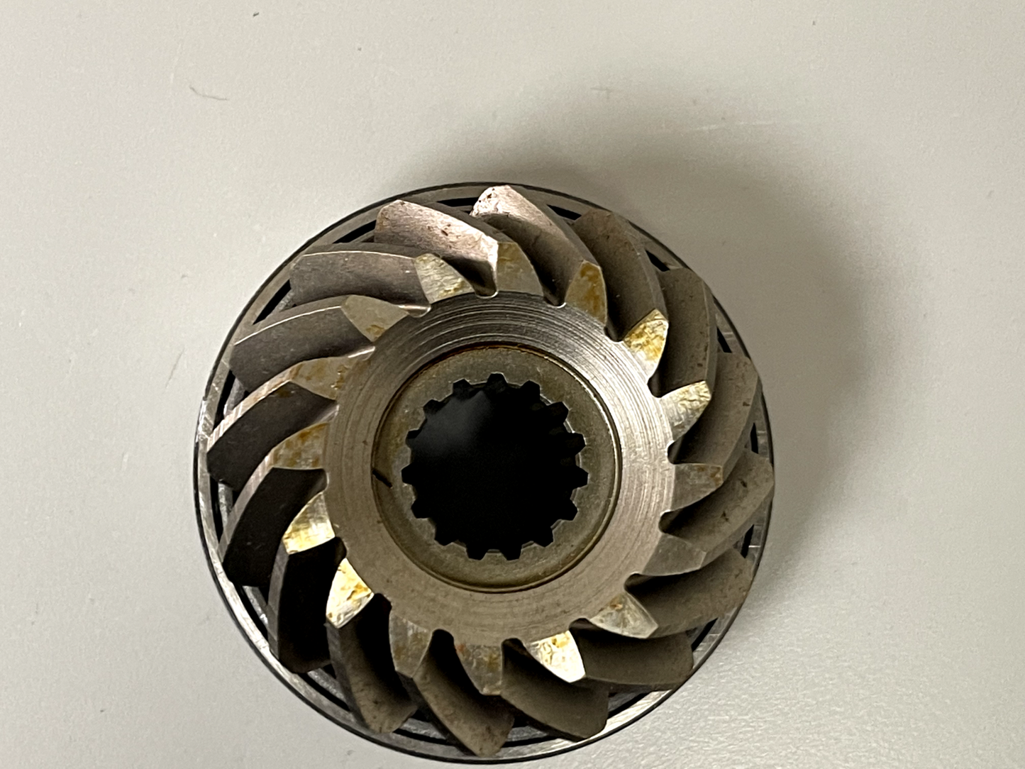 *NEW OEM* 0670 Mercury Quicksilver Force Pinion Gear Bearing Assembly A84266