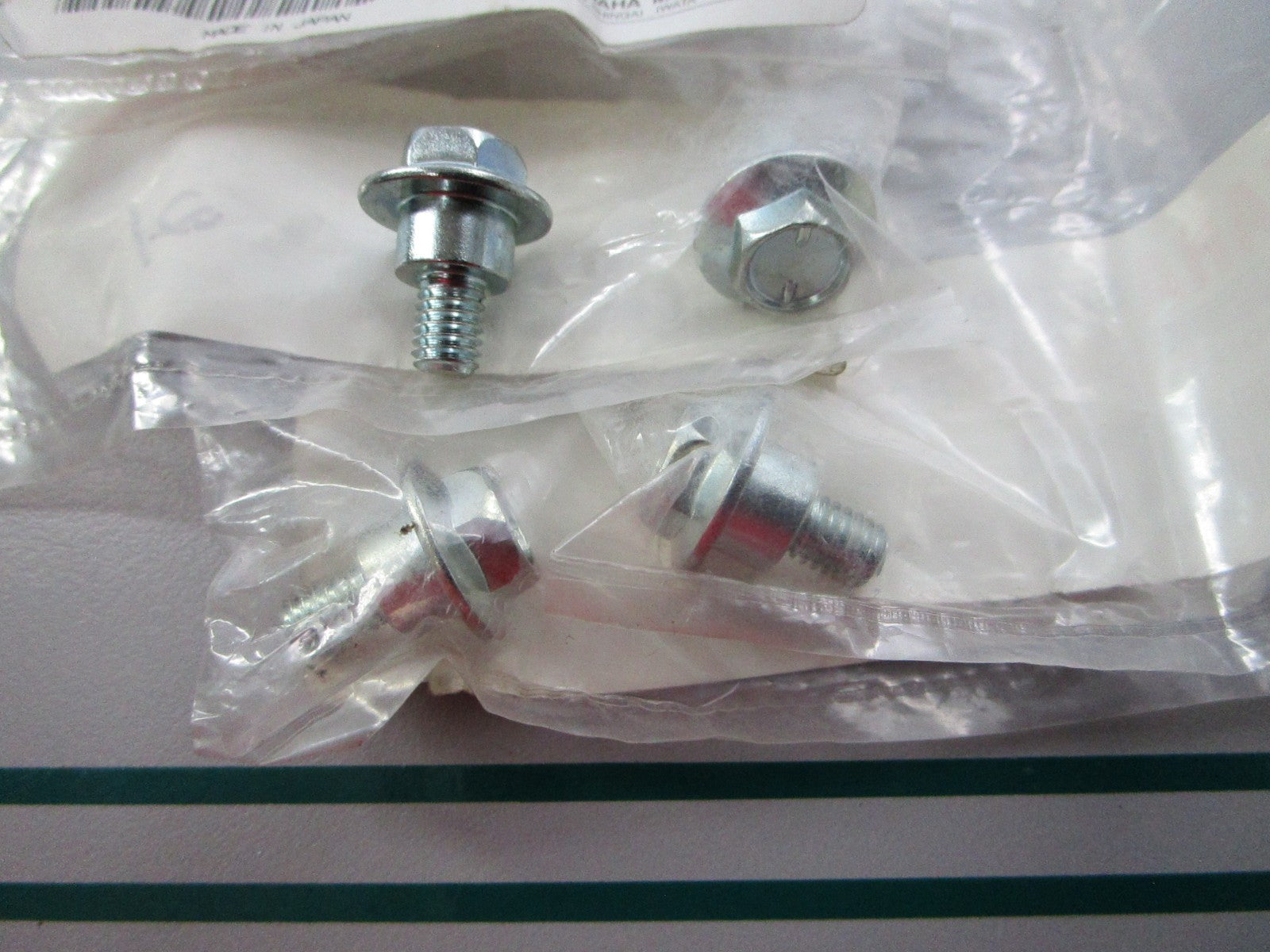 NEW OEM (LOT OF4) 90109-06236-00 Yamaha Bolt 0810