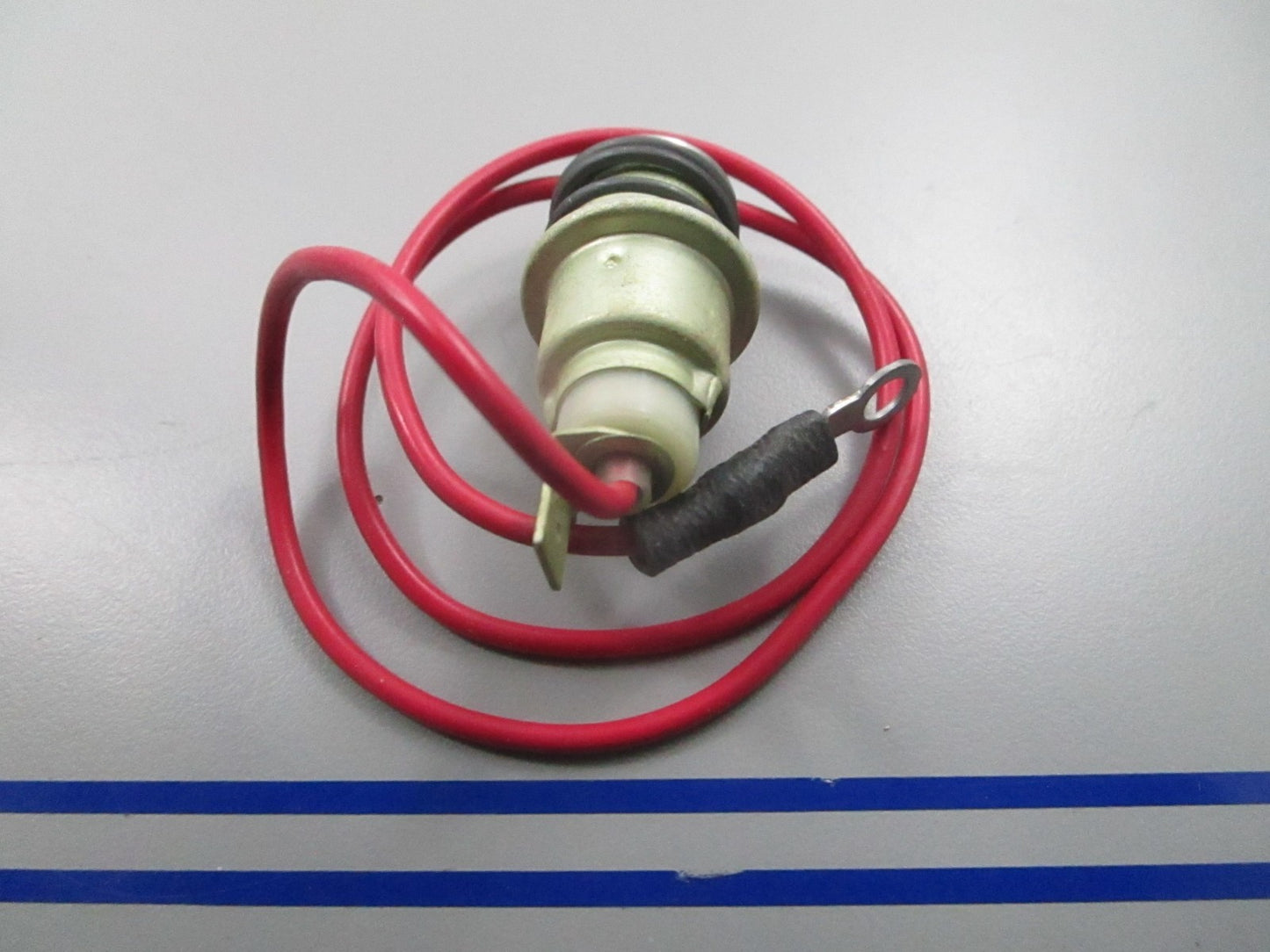 *NEW OEM* 0810 OMC Johnson Evinrude Indicator Light 379853 0379853