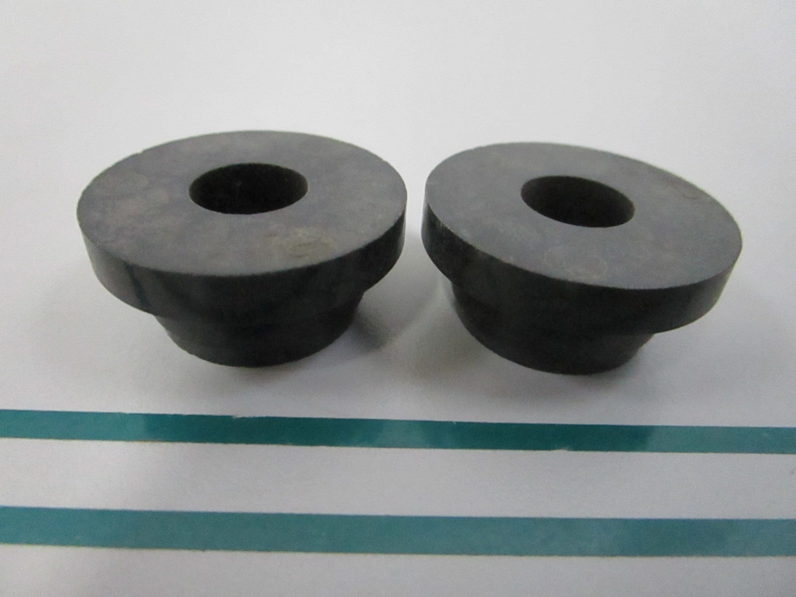 NEW OEM (LOT OF 2) 316621 0316621 OMC Johnson Evinrude Prop Clutch Bushing 0810