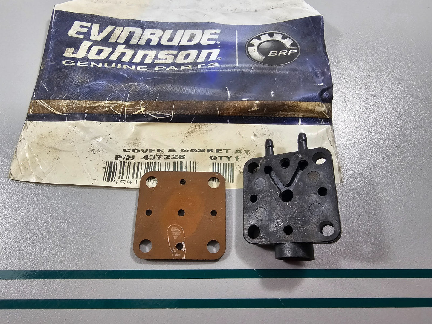 NEW OEM 437228 0437228 OMC Johnson Evinrude Cover & Gasket Assembly 0810