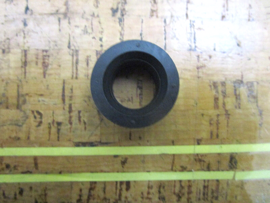 *NEW OEM* 0750 OMC Johnson Evinrude GROMMET HSG 314832 0314832