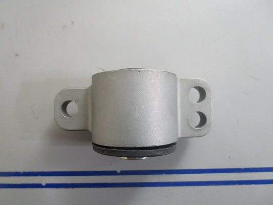 *NEW OEM* 0810 OMC Johnson Evinrude Upper Port Mount 5034475