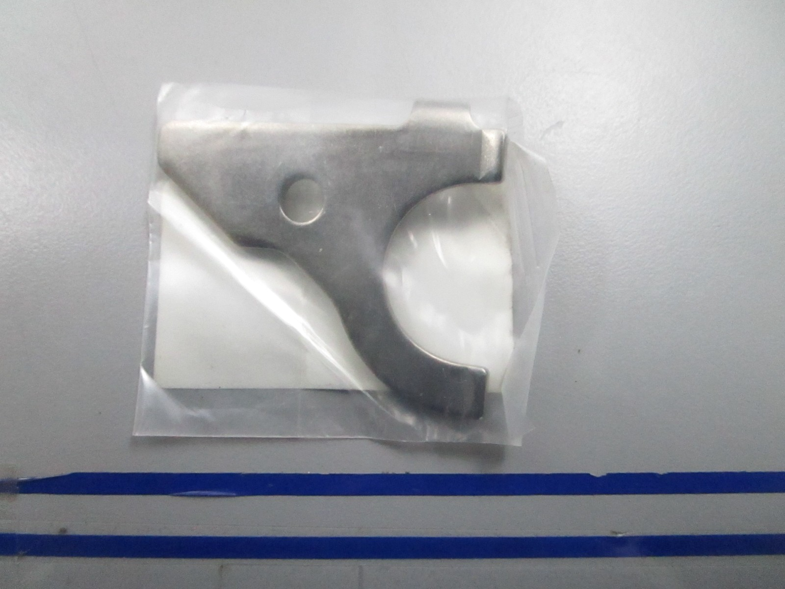 *NEW OEM* 0810 Tohatsu Holding Plate 3Y9-10302-0 3Y9103020