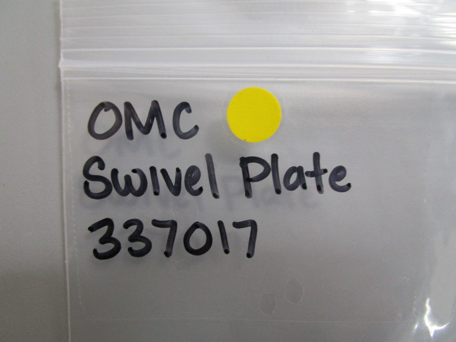 *NEW OEM* 0810 OMC Johnson Evinrude Swivel Plate 337017 0337017