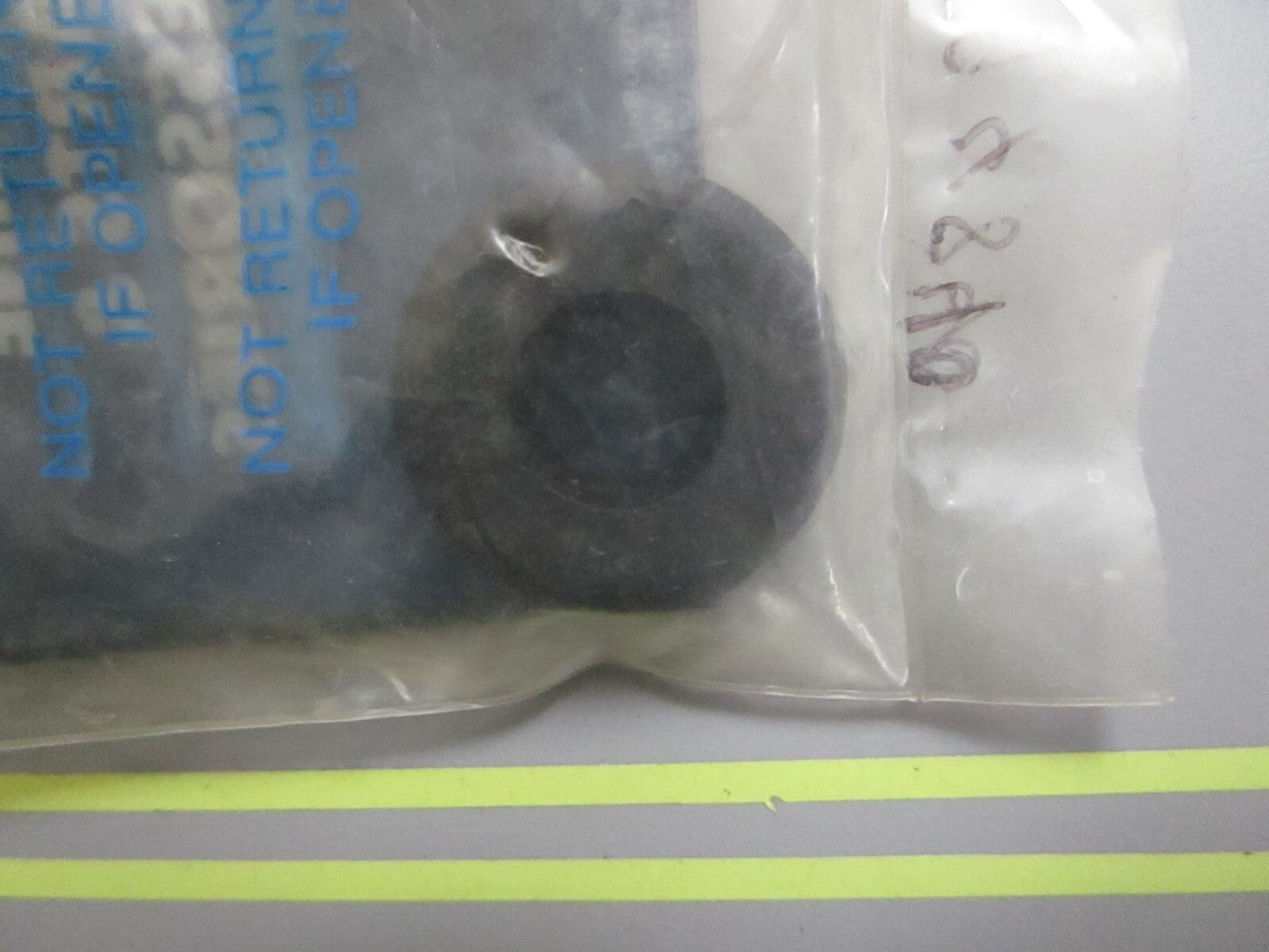 *NEW OEM* 0810 Mercury Quicksilver Grommet F94840