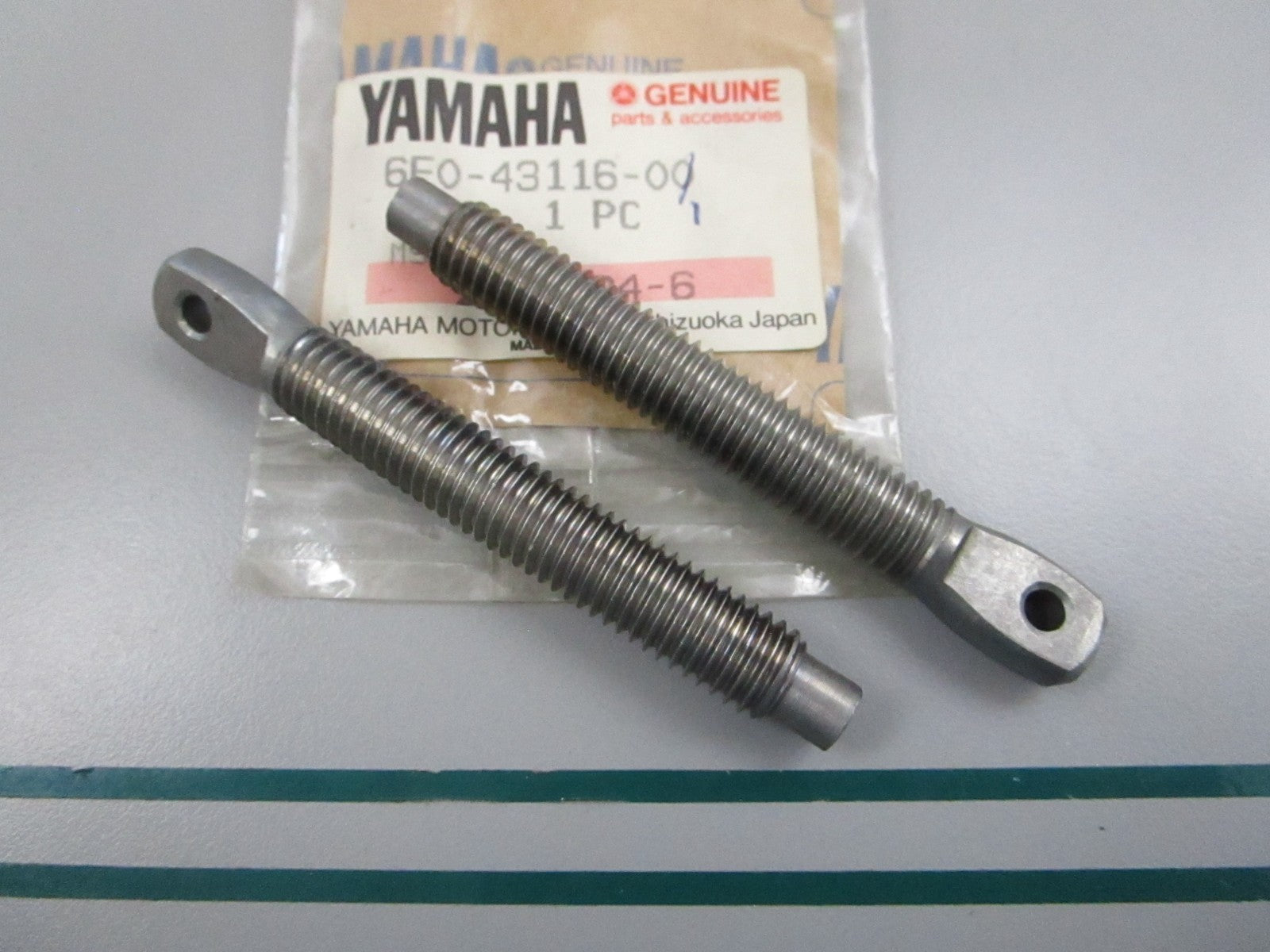 NEW OEM (LOT OF 2) 6E0-43116-00-00 Yamaha Clamp Screw 0810