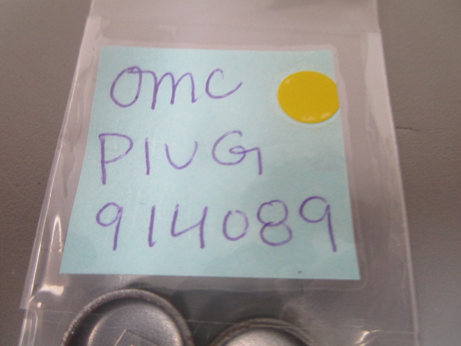 *NEW OEM* 0810 OMC Johnson Evinrude Plug 914089 0914089