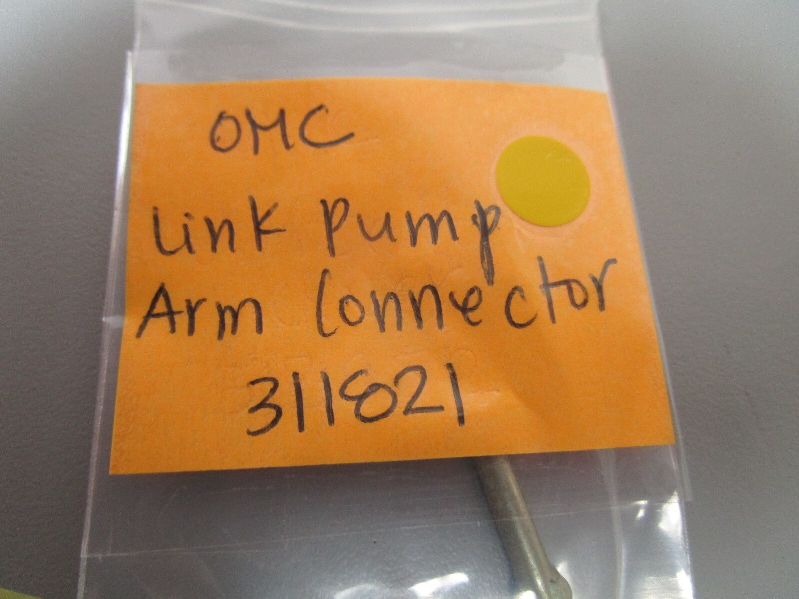 *NEW OEM* 0810 OMC Johnson Evinrude Link Pump Arm Connector 311821 0311821