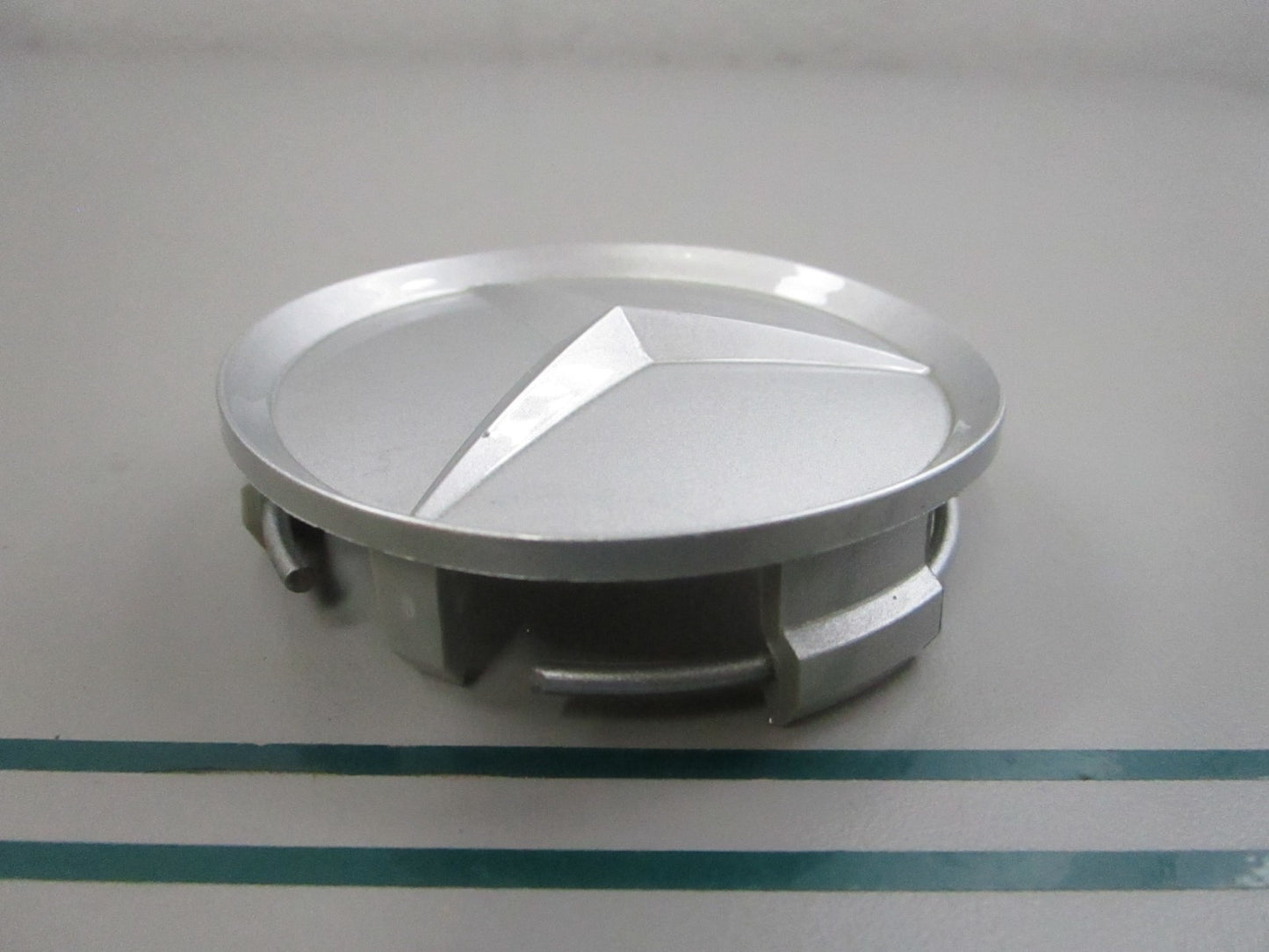 NEW OEM 2014000425 Mercedes-Benz Wheel Center Cap 0810