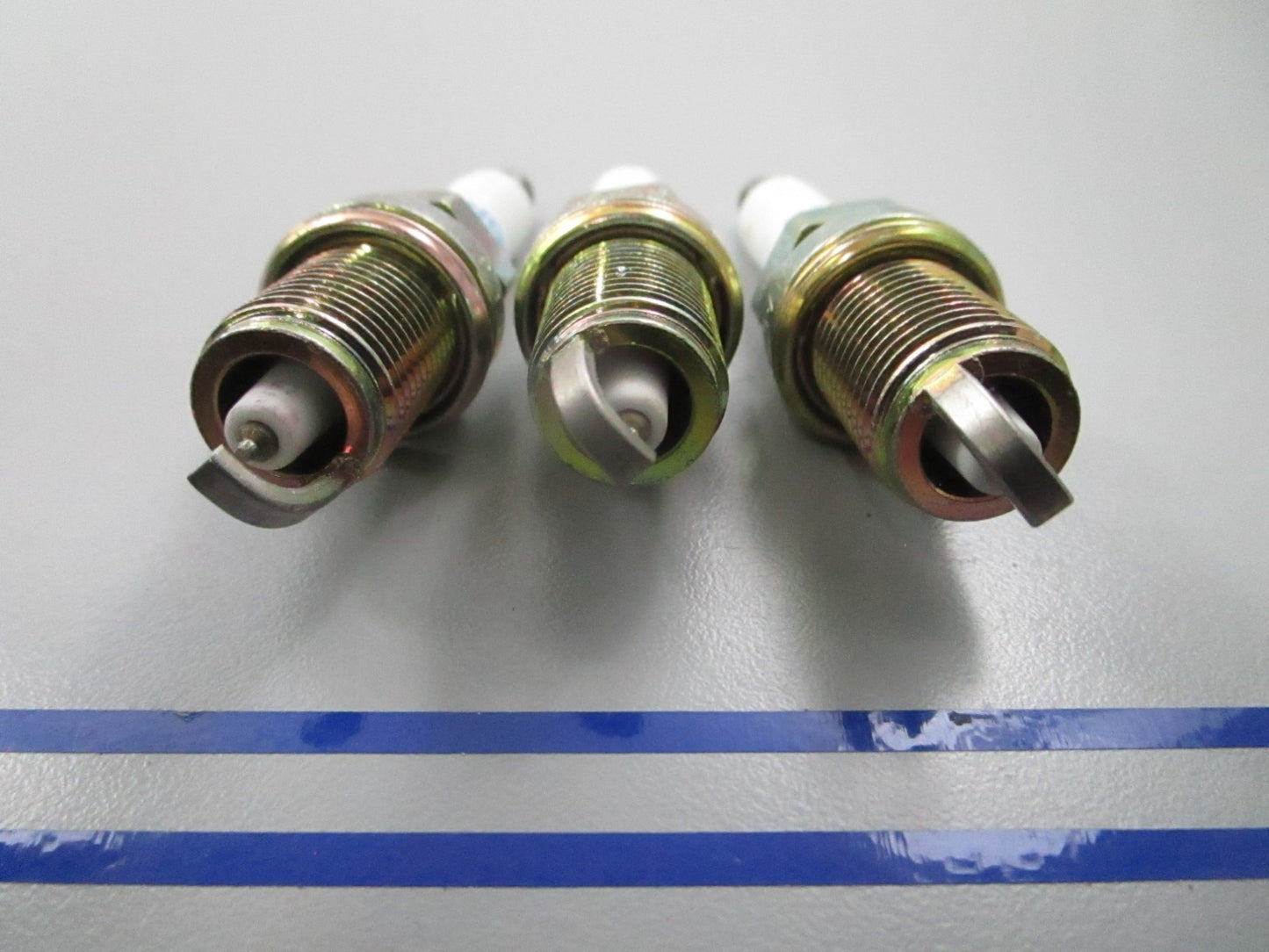 *NEW* (LOT OF 3) 0810 NGK Spark Plug PZFR5F-11