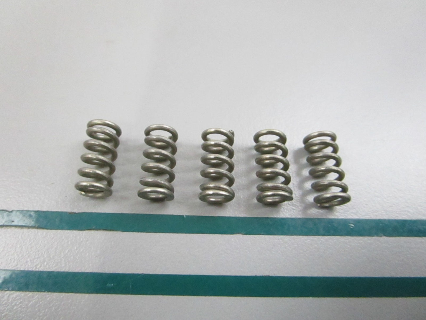 NEW OEM (LOT OF 5) 90501-10326 Yamaha Spring 0810
