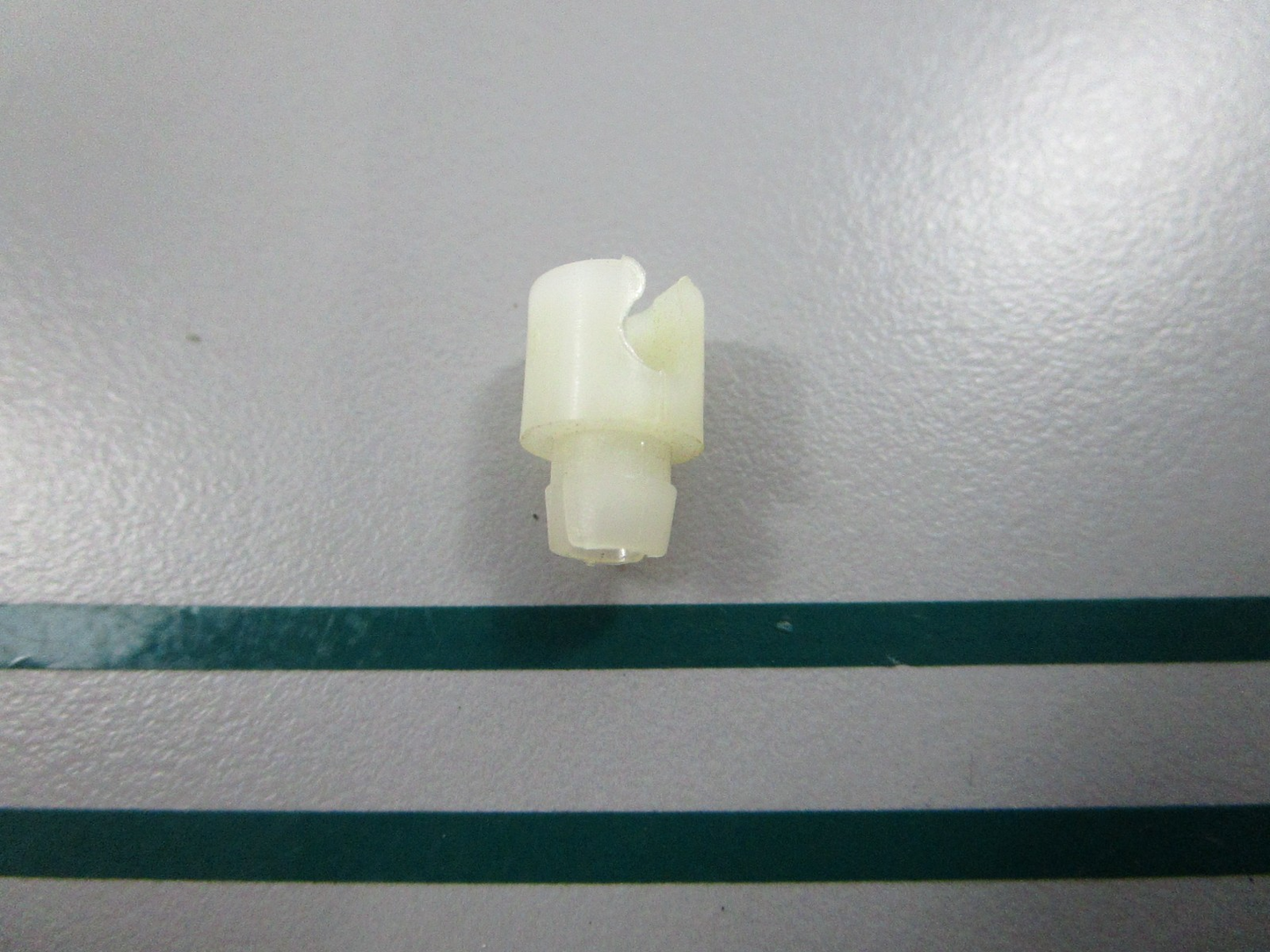 NEW OEM 313329 0313329 OMC Johnson Evinrude Retainer 0810