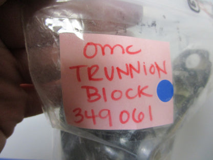 *NEW OEM* 0720 OMC Johnson Evinrude Trunnion Block 349061 0349061