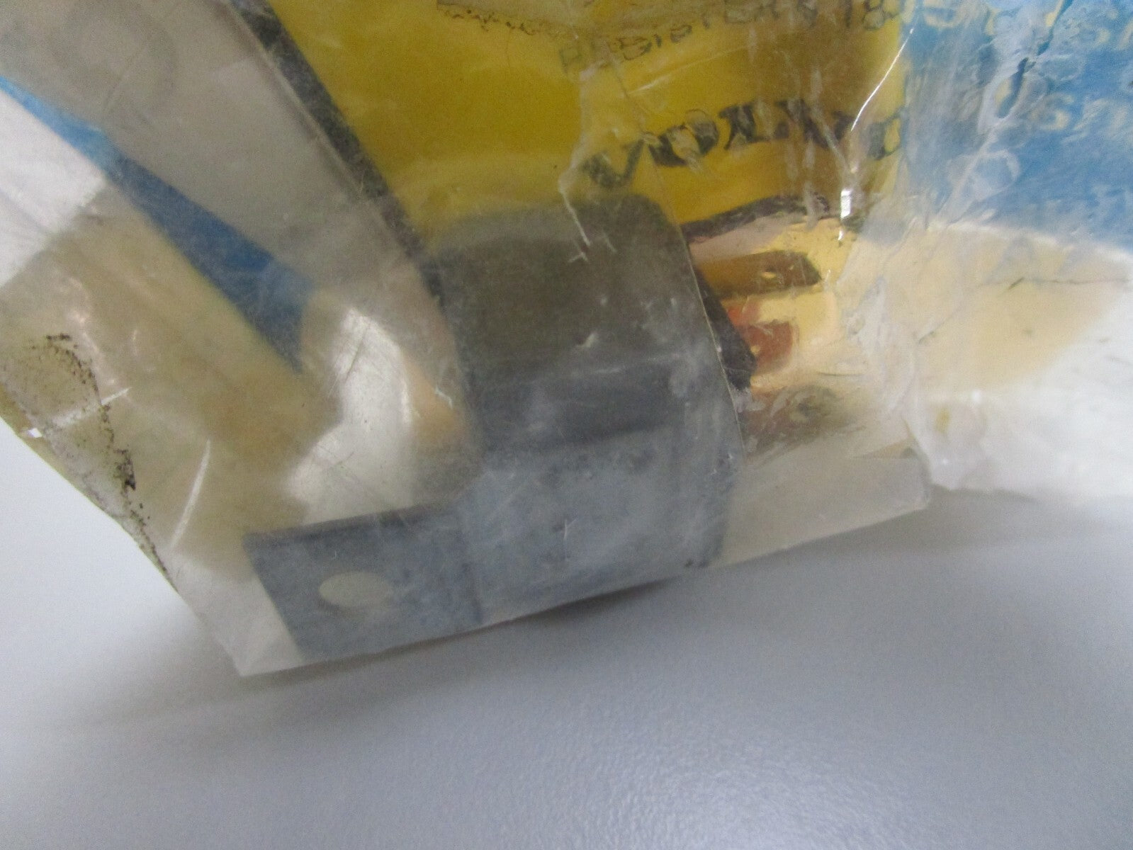 *NEW OEM* 0810 Volvo Penta Relay 876038