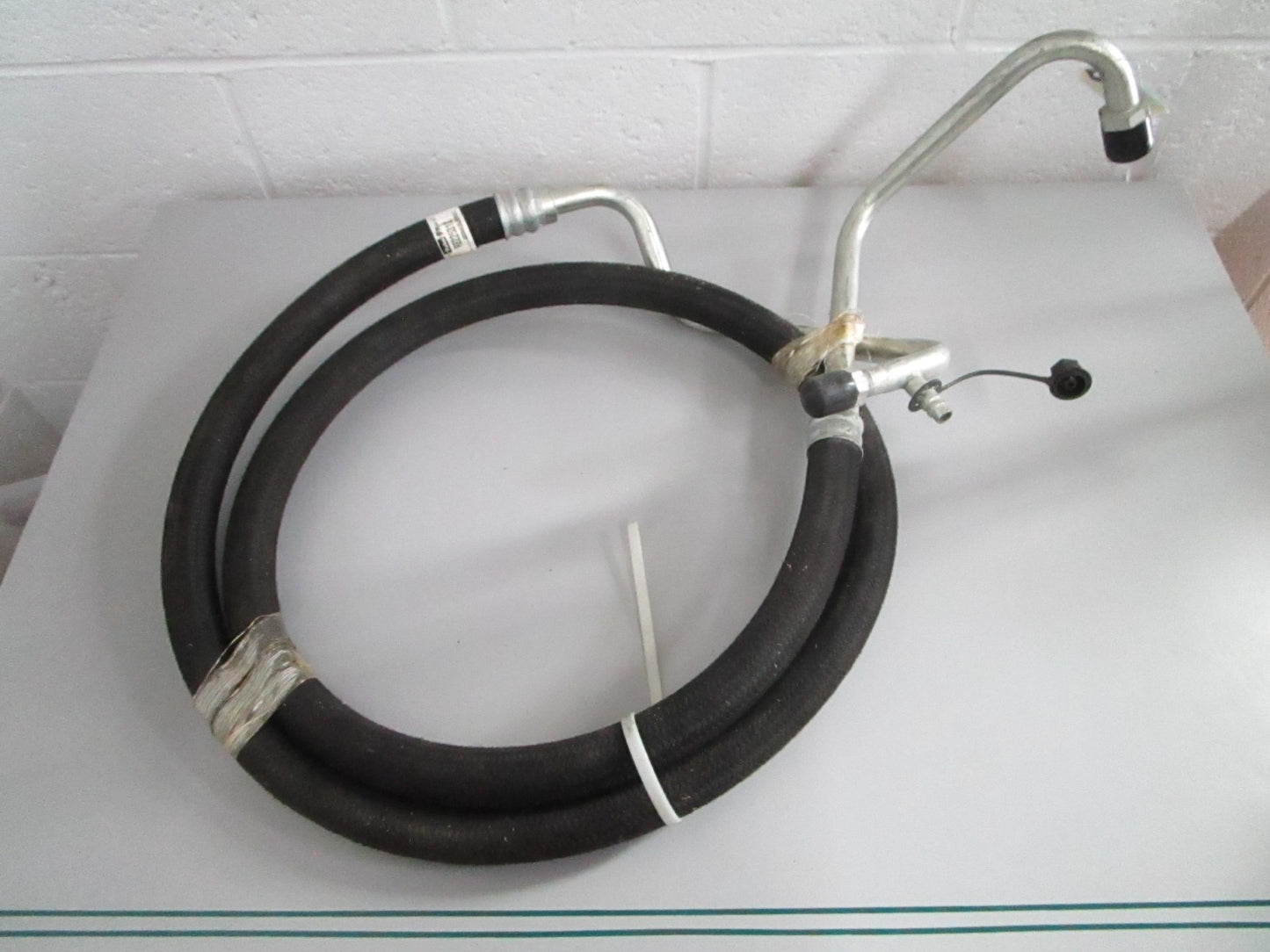 NEW OEM RE225312 John Deere Line 0820