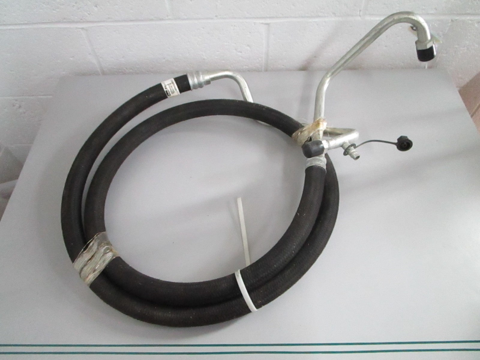 NEW OEM RE225312 John Deere Line 0820