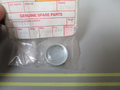 *NEW OEM* 0810 Volvo Penta Cap Plug 946779
