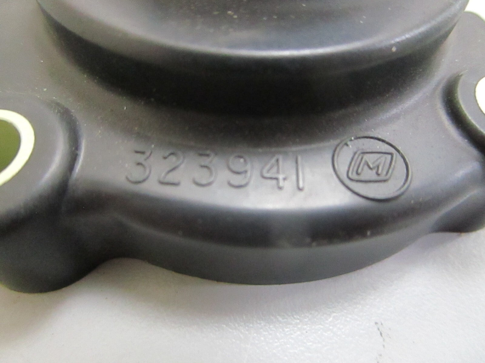 *NEW OEM* 0820 OMC Johnson Evinrude Impeller Housing 323941 0323941