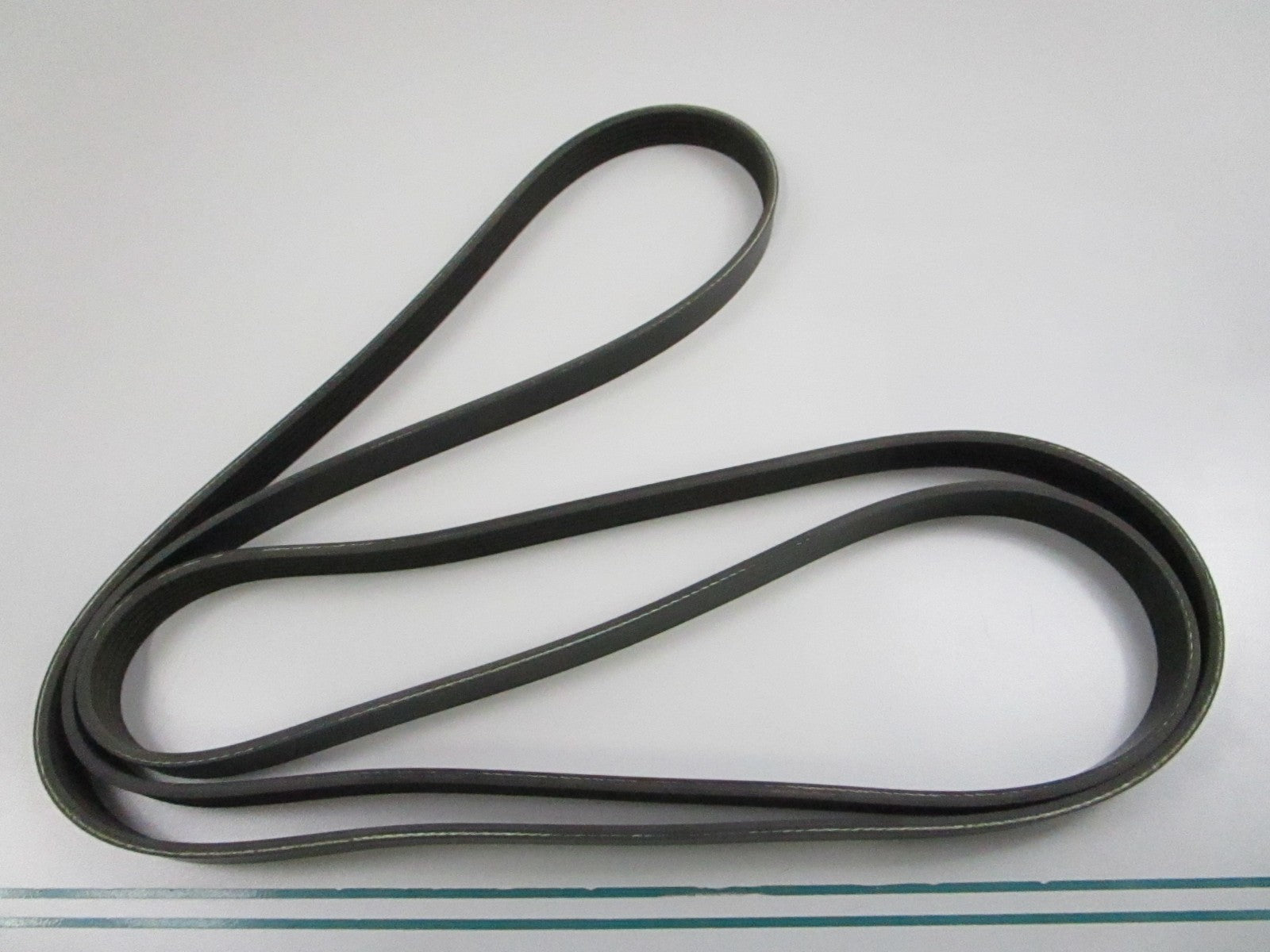 Gates NEW Micro-V Serpentine Belt K061015 6-Rib 102" 0810
