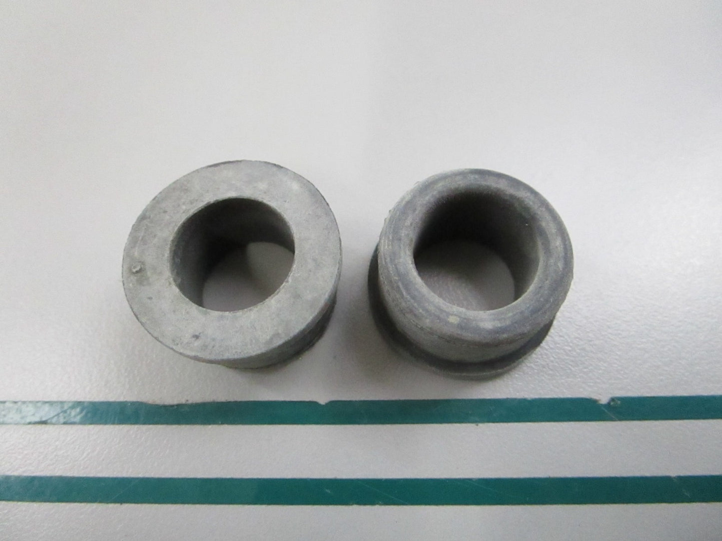 NEW OEM (LOT OF 2) 122406 0122406 OMC Johnson Evinrude Grommet 0810