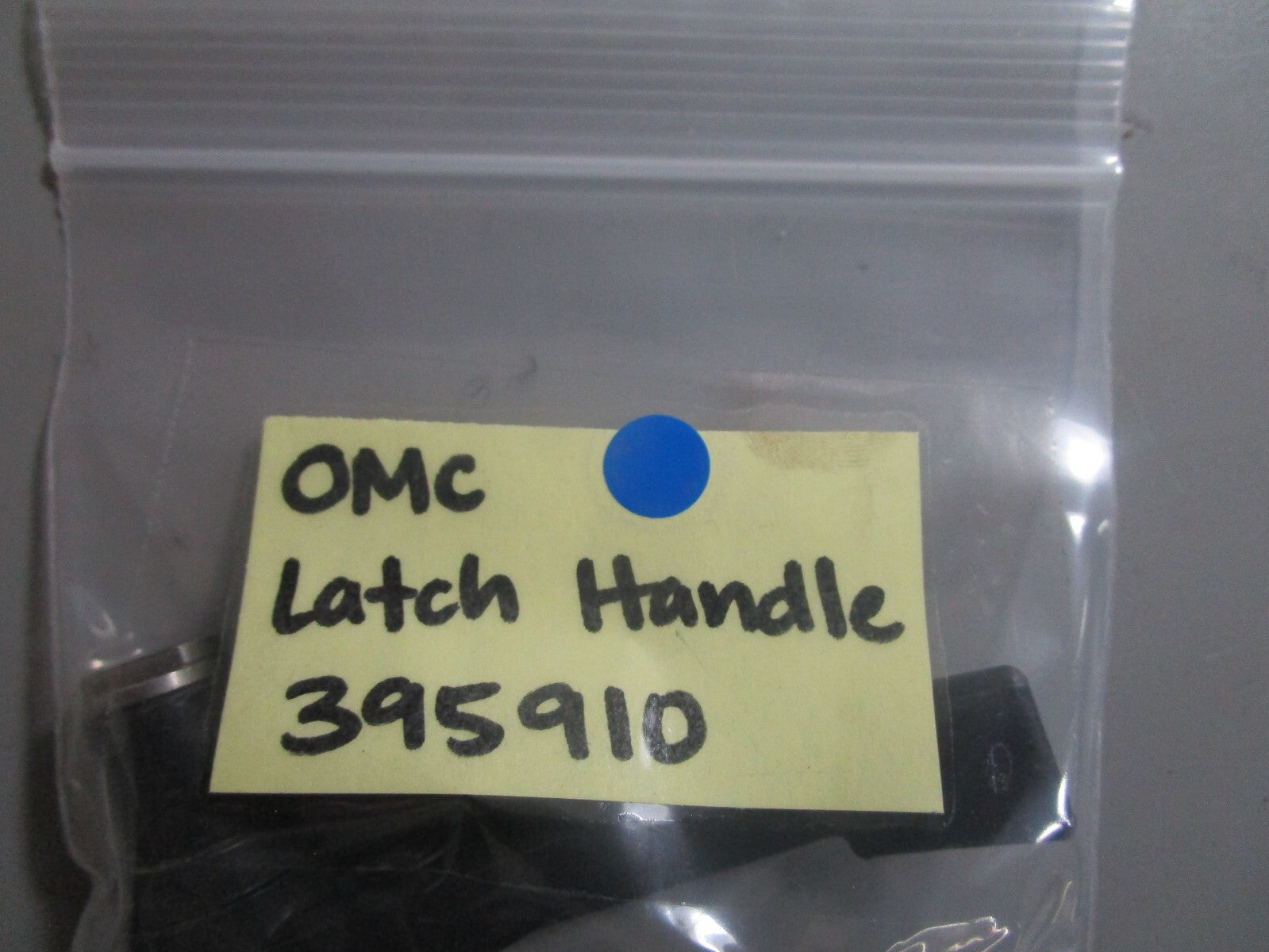 *NEW OEM* 0810 OMC Johnson Evinrude Latch Handle 395910 0395910