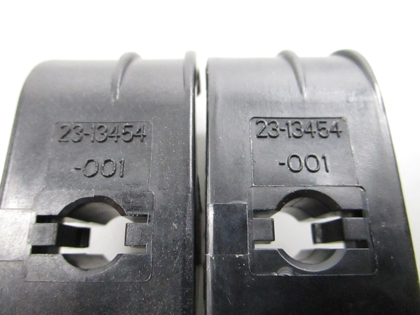 NEW OEM 23-13454-001 Freightliner Battery Cable Dual Clamp 0810