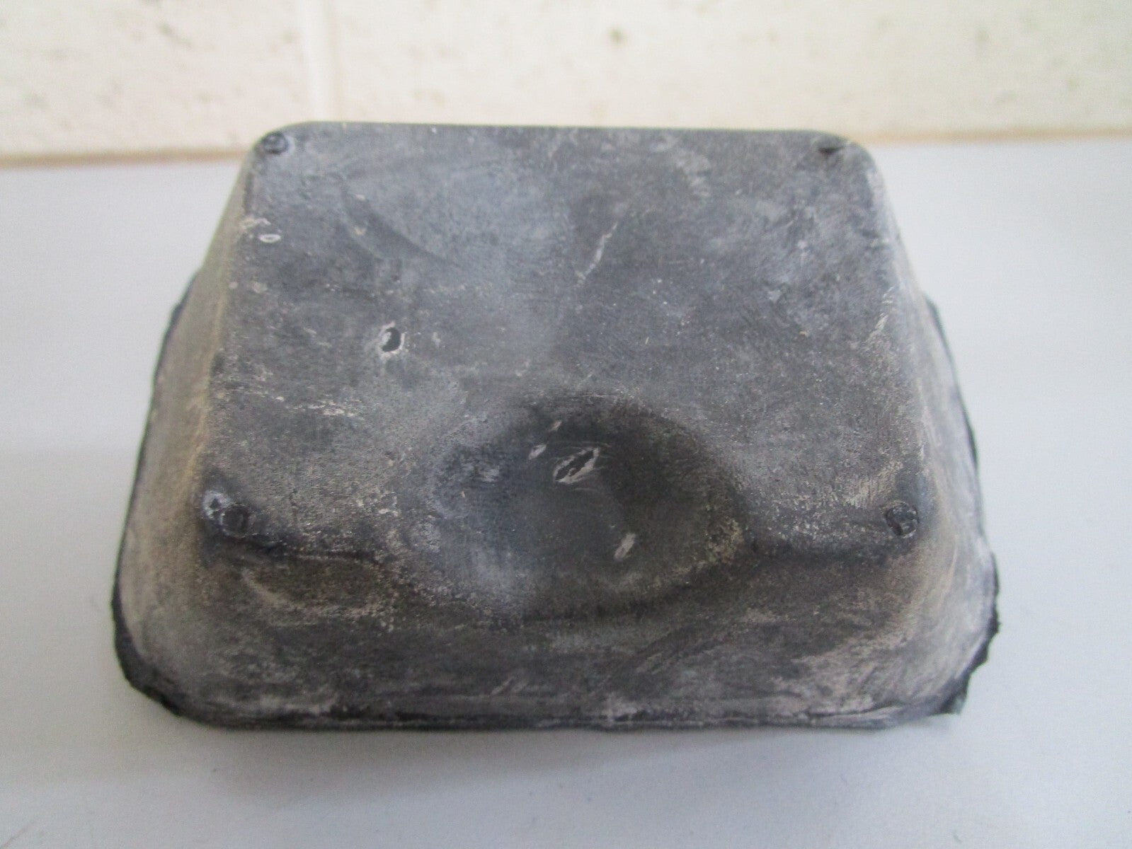 *NEW OEM* 0810 Volvo Penta Rubber Cushion 875379