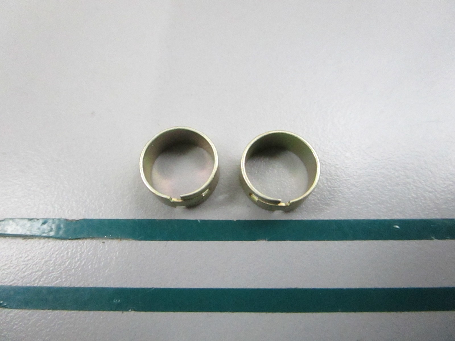 NEW OEM (LOT OF 2) 328438 0328438 OMC Johnson Evinrude Retainer 0810