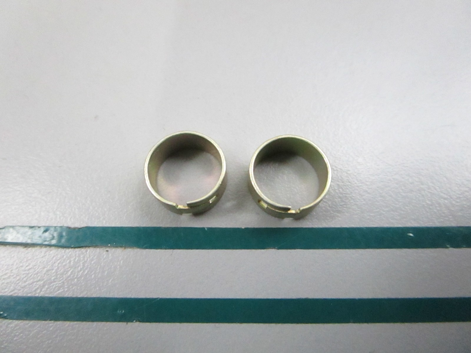 NEW OEM (LOT OF 2) 328438 0328438 OMC Johnson Evinrude Retainer 0810