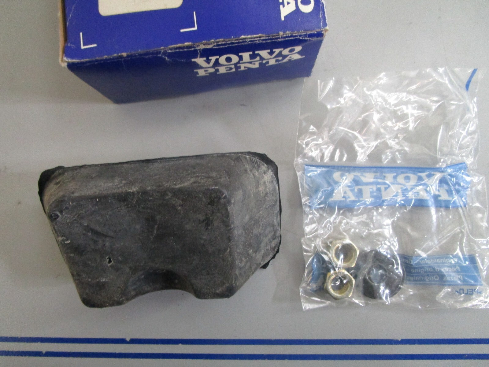 *NEW OEM* 0810 Volvo Penta Rubber Cushion 875379