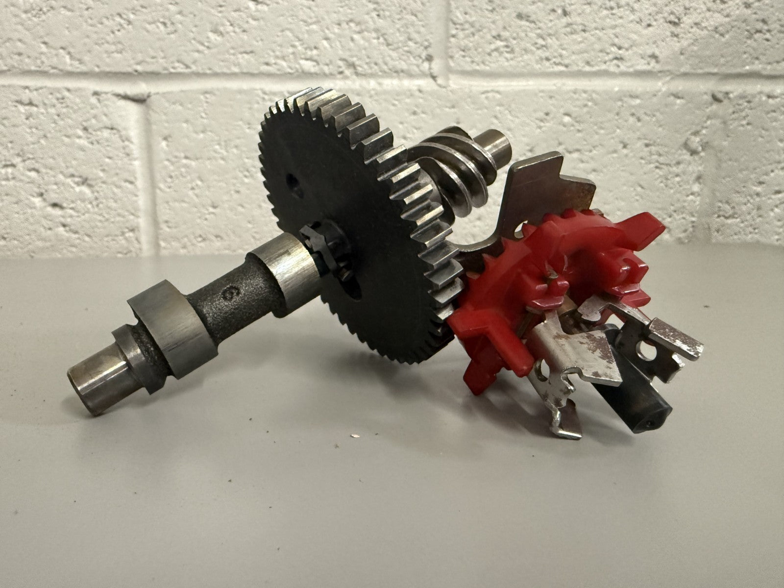 NEW OEM 492670 Briggs & Stratton Camshaft 0820