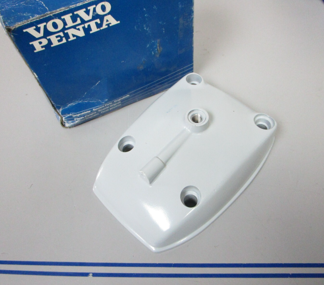 *NEW OEM* 0720 Volvo Penta Gear Housing Cover 854676 832667
