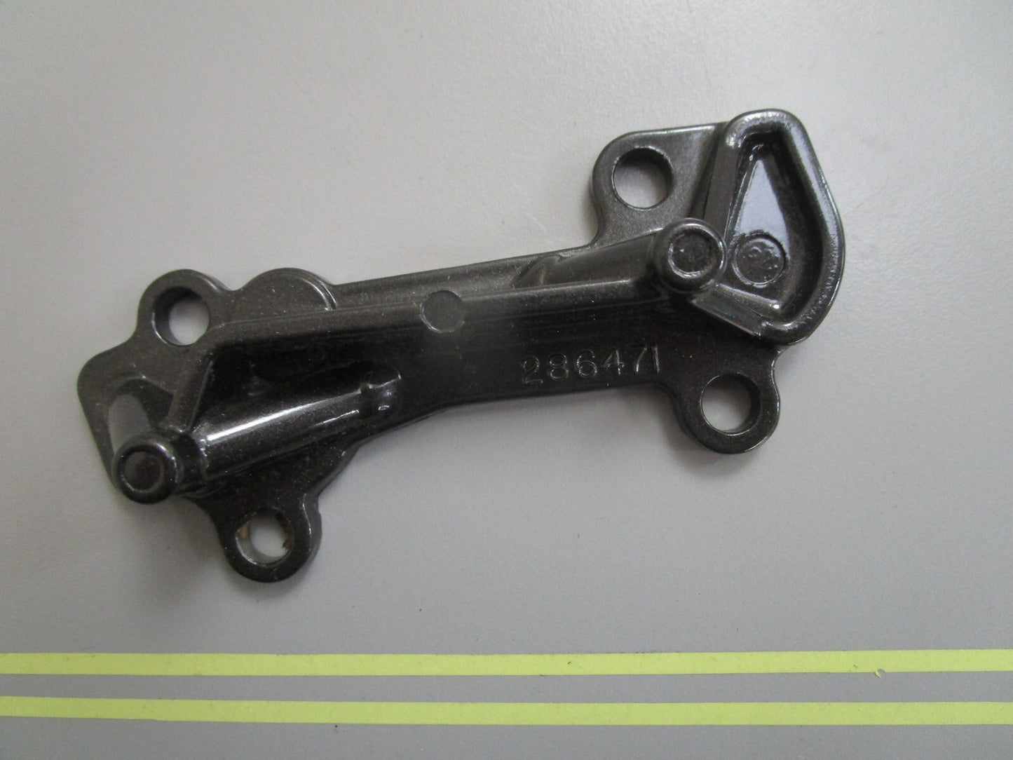 *NEW OEM* 0820 Mercury Quicksilver Cylinder Cover Assy FA429471