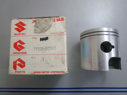 *NEW OEM* 0820 Suzuki Piston 12110-96303