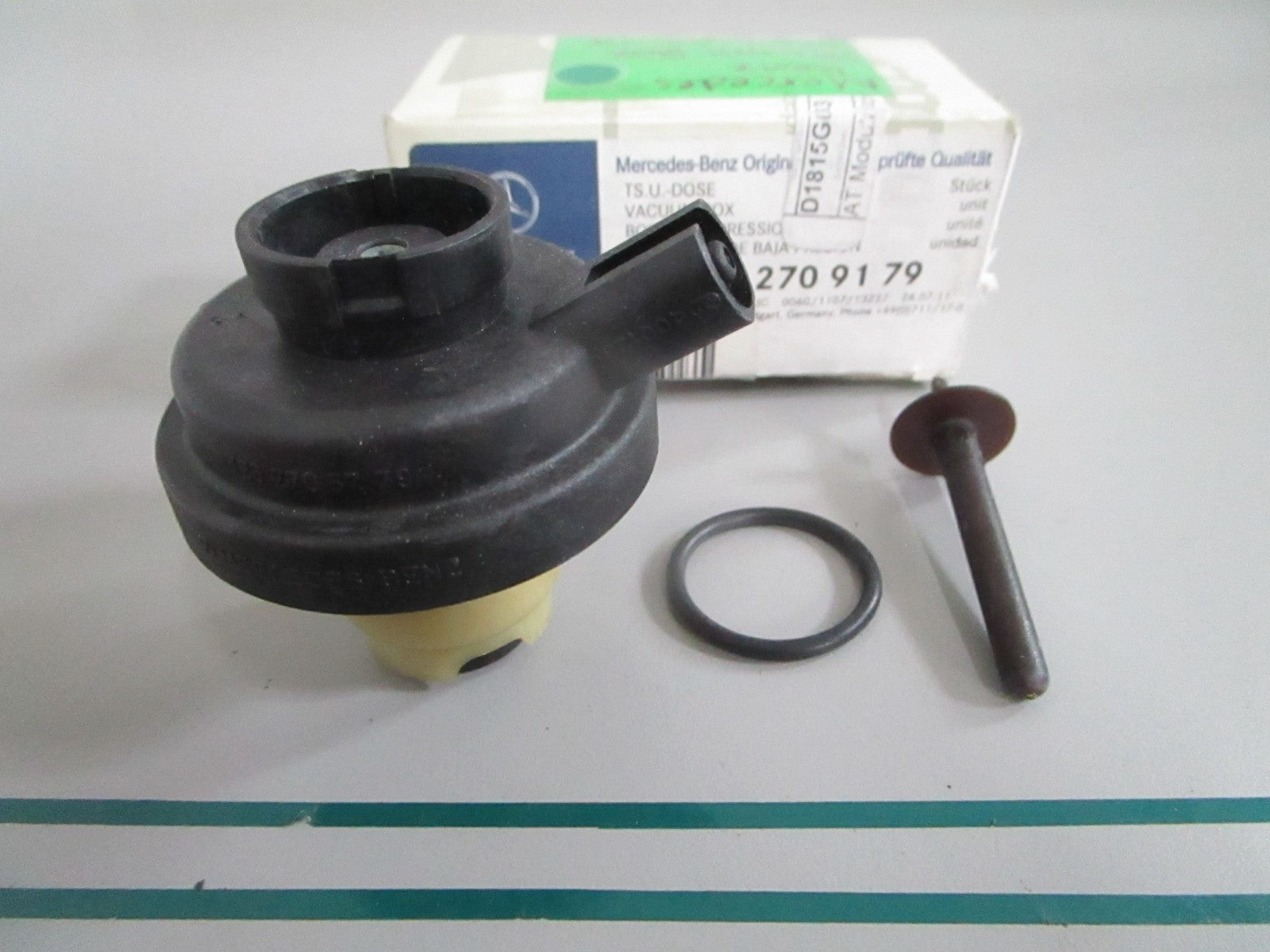 NEW OEM 1262709179 Mercedes-Benz Vacuum Box 0820