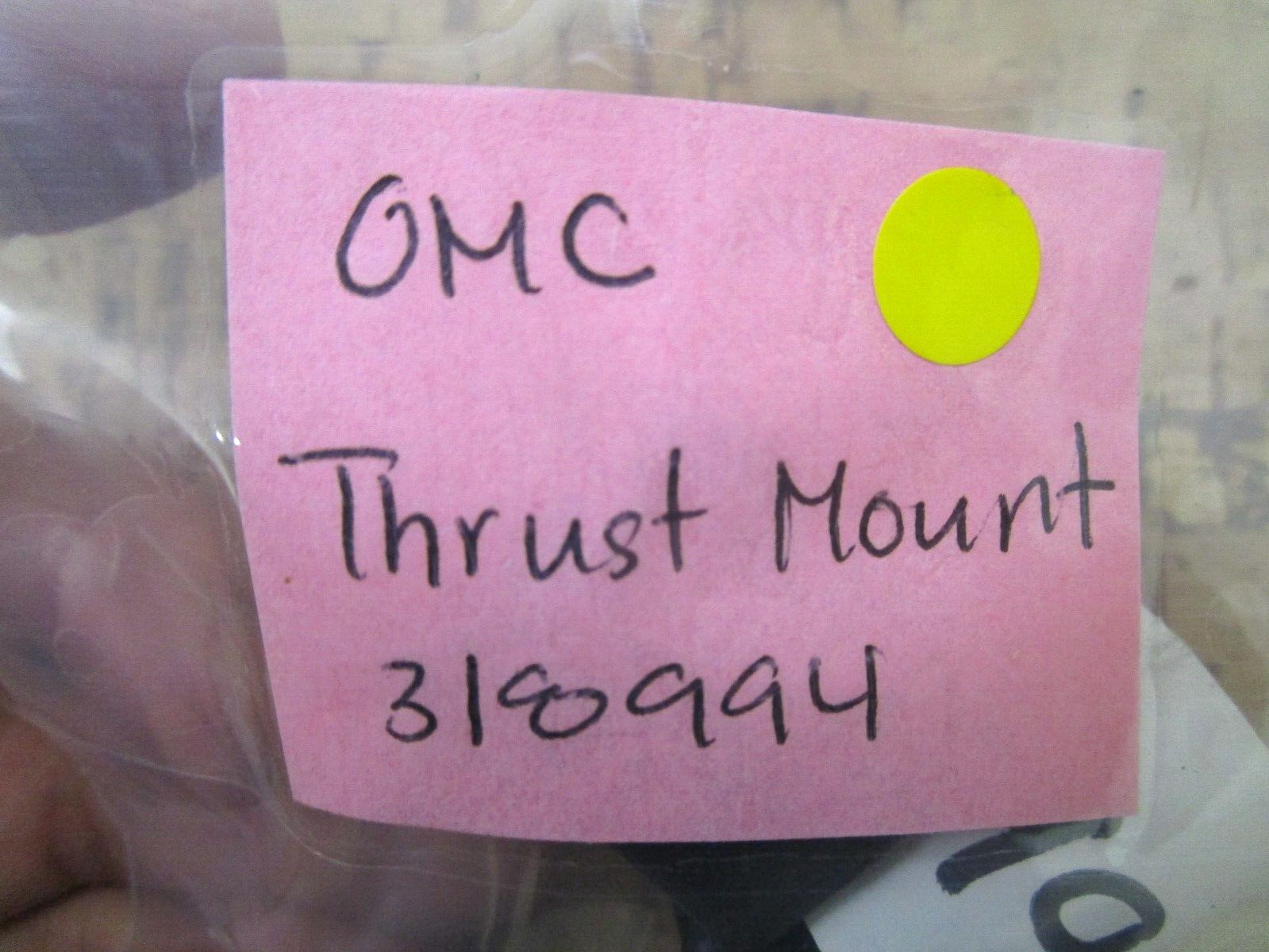 *NEW OEM* 0750 OMC Johnson Evinrude THRUST MOUNT 318994 0318994