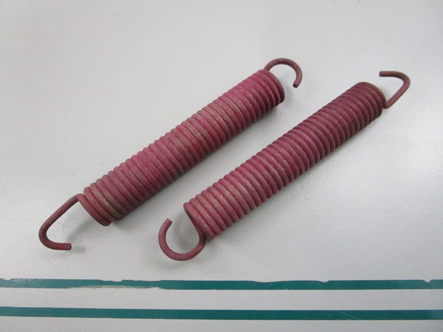 NEW OEM (LOT OF 2) 311411 0311411 OMC Johnson Evinrude Lock Spring 0810