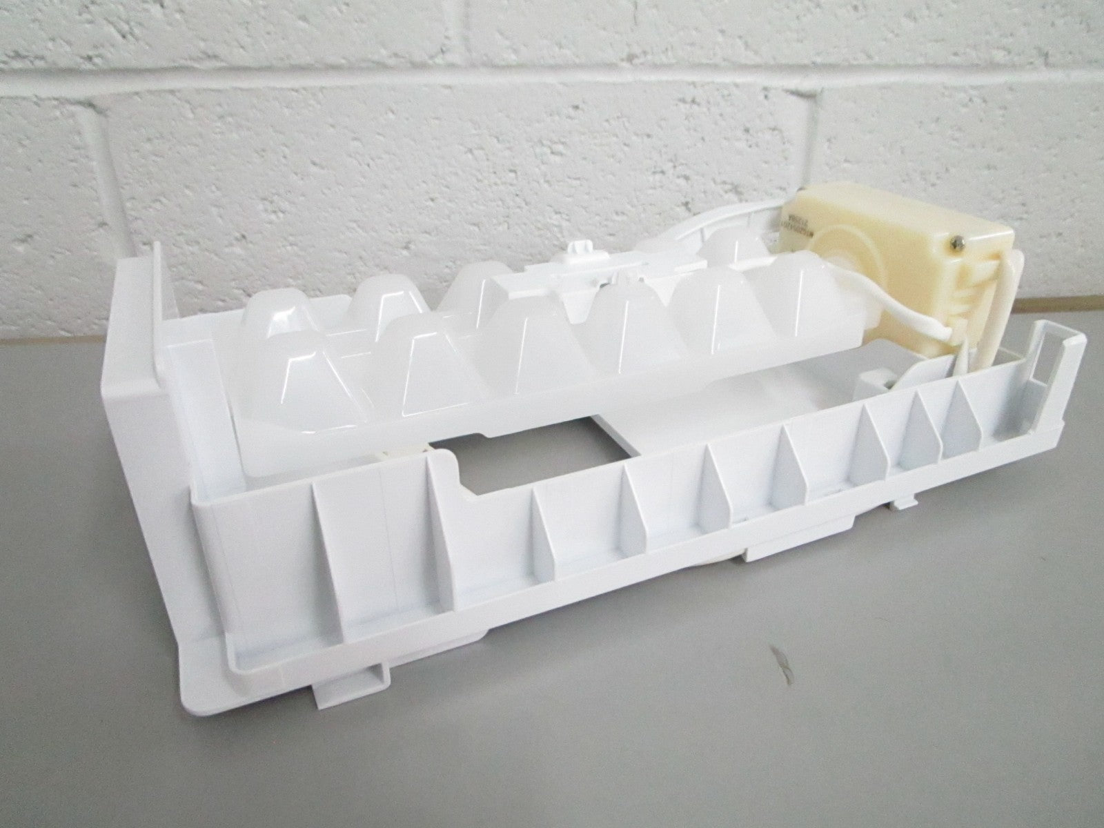 *NEW OEM* 0820 LG Automatic Ice Maker K1944385