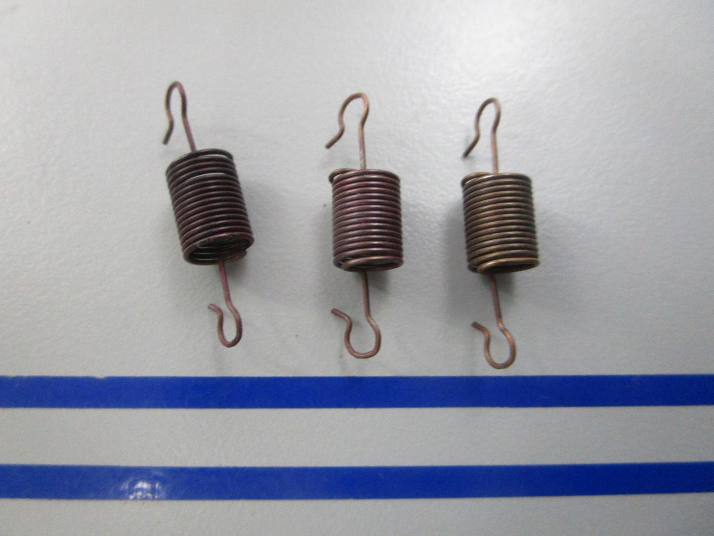 NEW OEM (LOT OF 3) 305011 0305011 OMC Johnson Evinrude Spring 0810