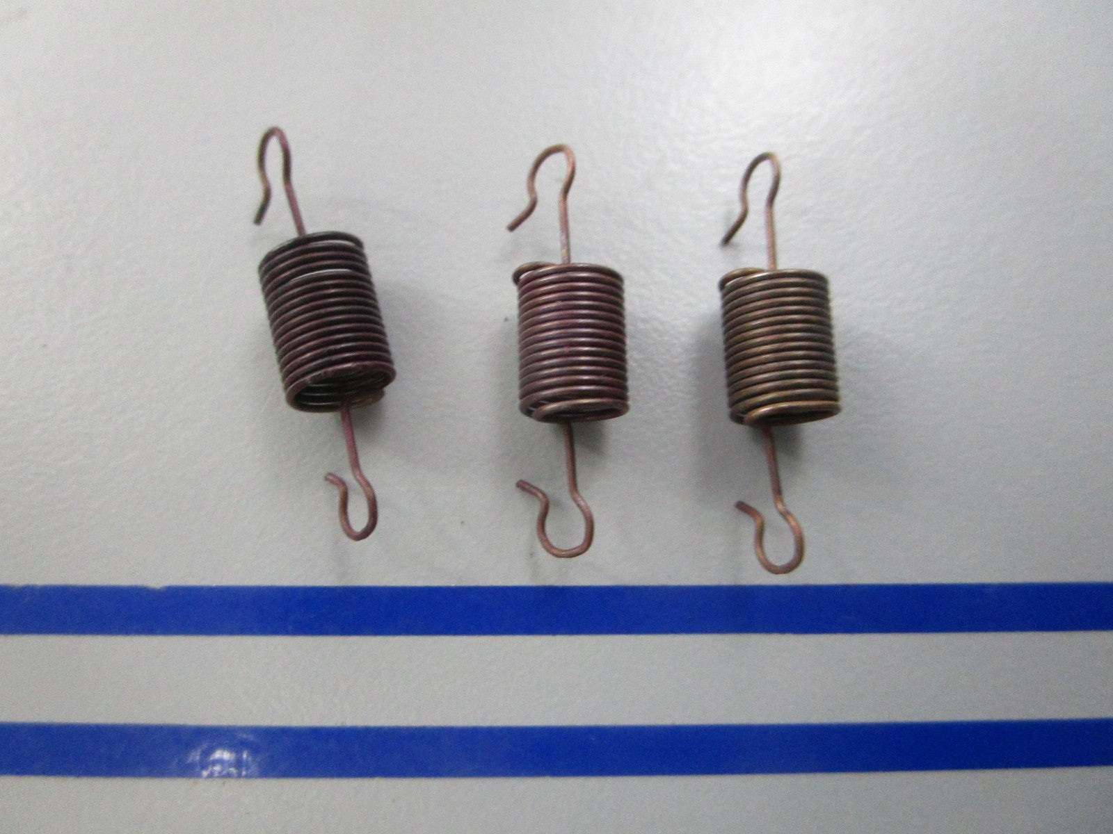 NEW OEM (LOT OF 3) 305011 0305011 OMC Johnson Evinrude Spring 0810