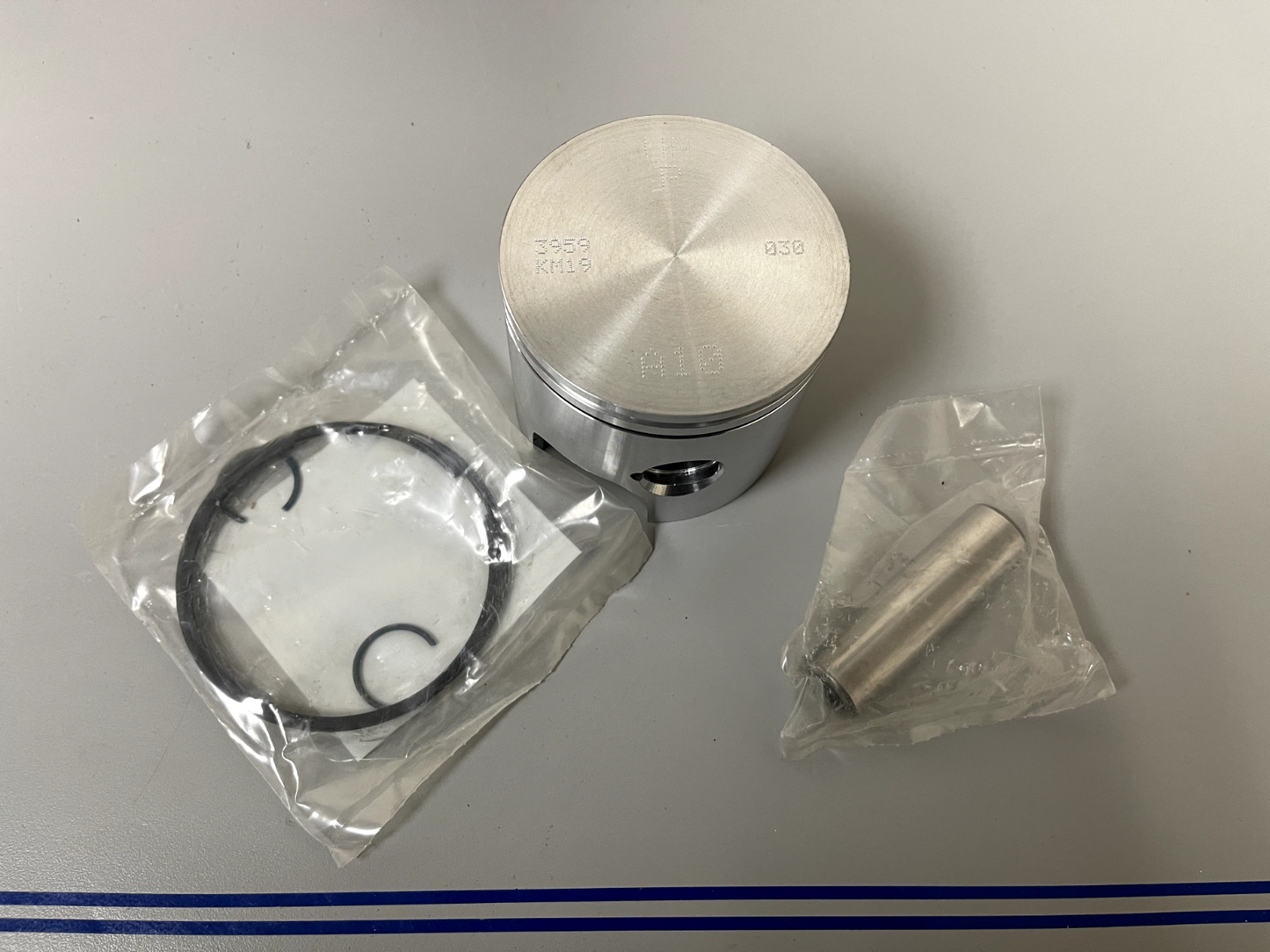 *NEW OEM* 0670 Mercury Quicksilver Port Piston 7446A11