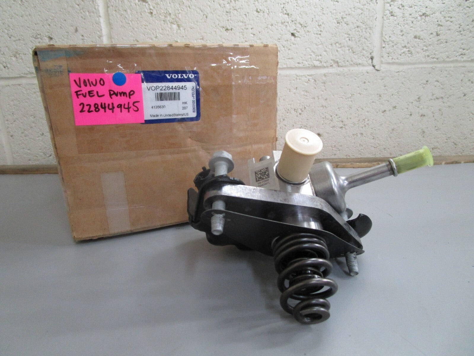 *NEW OEM* 0820 Volvo Penta Fuel Pump 22844945