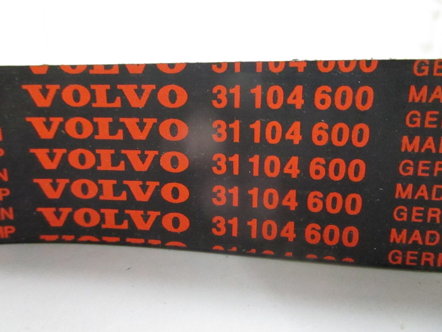 *NEW OEM* 0820 Volvo Penta Tooth Belt 274184