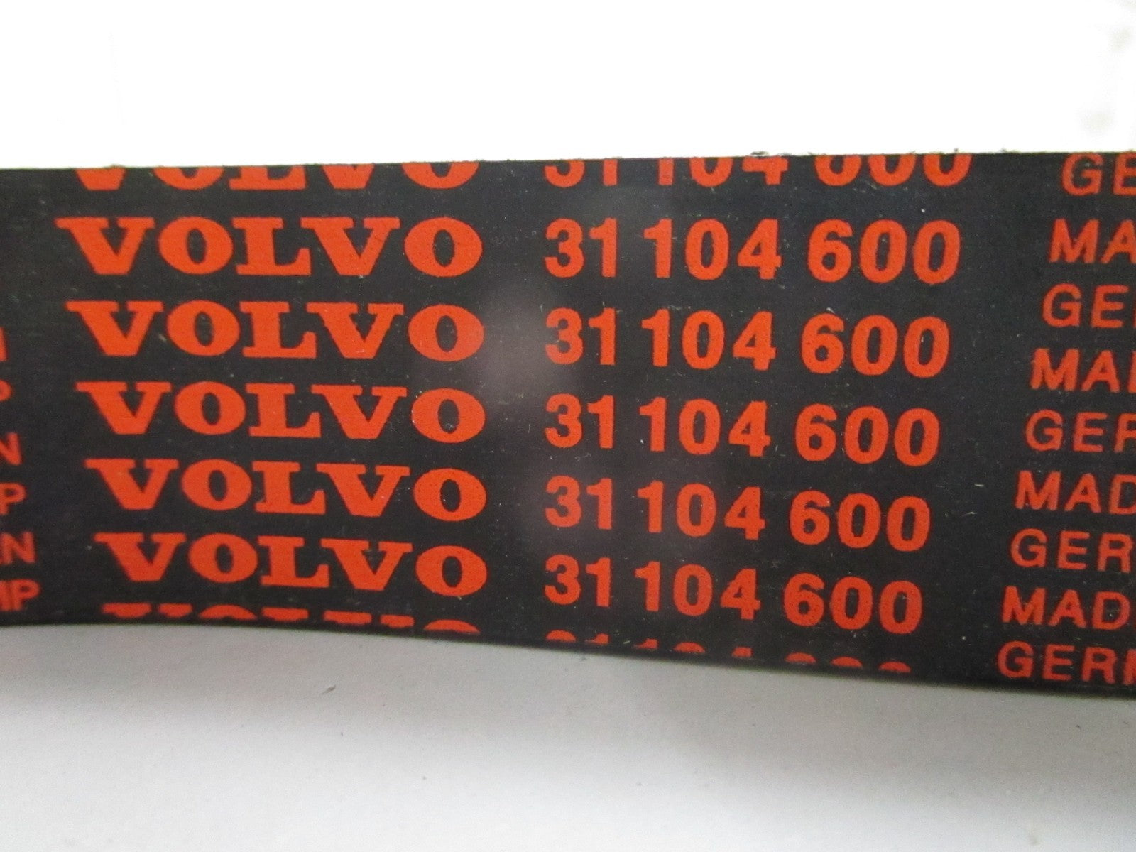 *NEW OEM* 0820 Volvo Penta Tooth Belt 274184