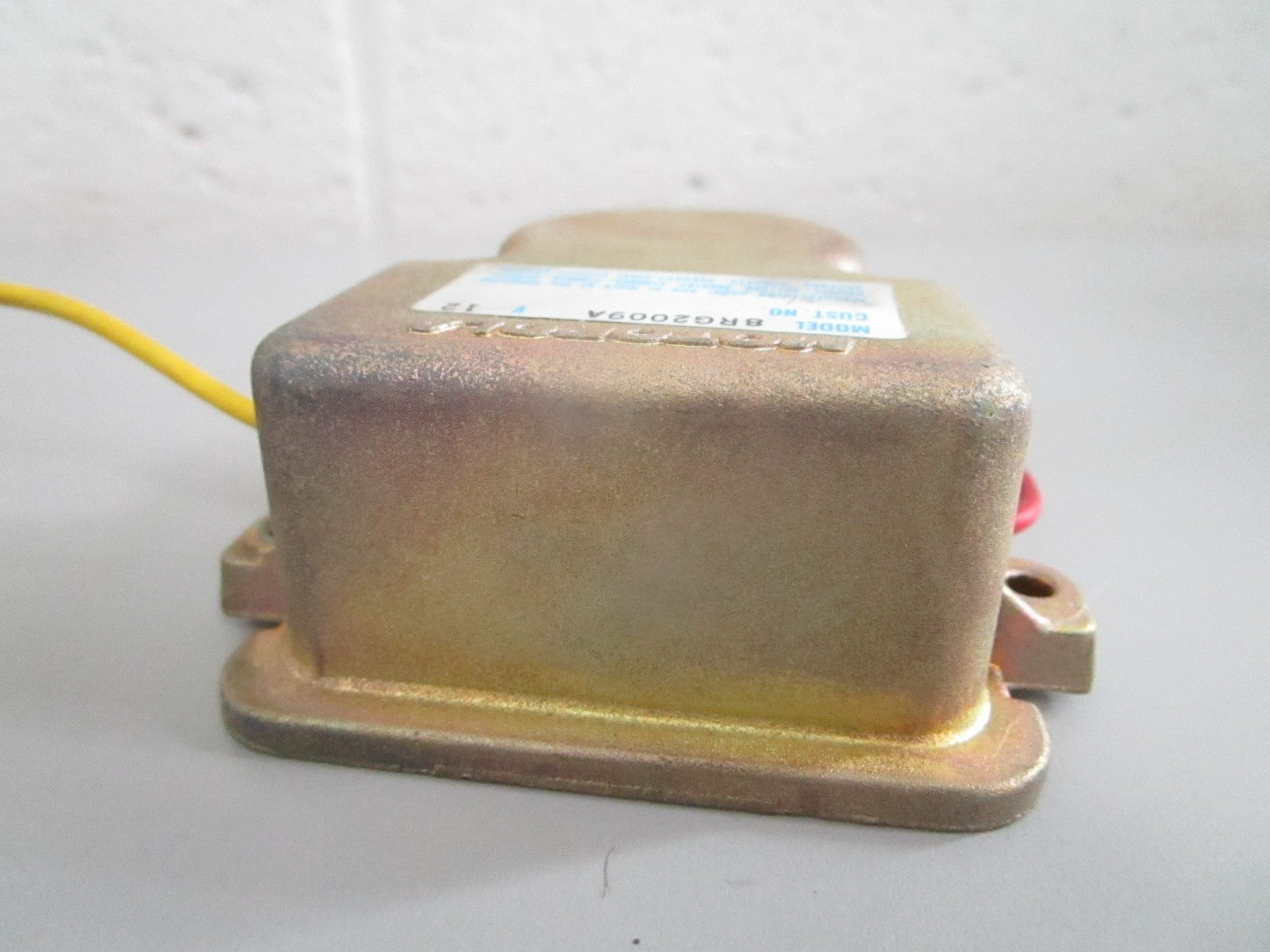 NEW OEM 5-207 8RG2009A Motorola 12V Regulator 0820