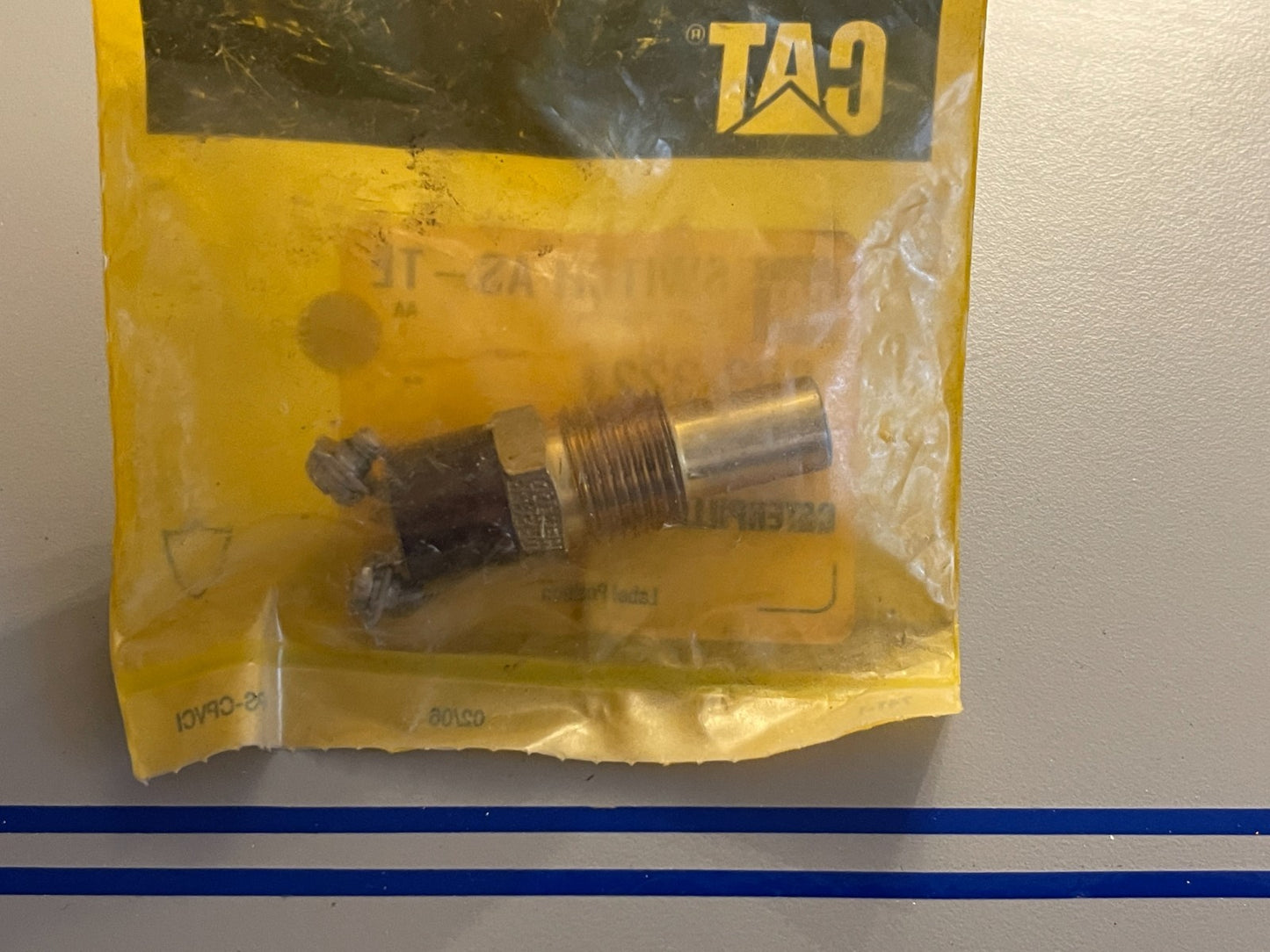 NEW OEM 203-3221 CAT Caterpillar Temperature Switch Assembly 0720