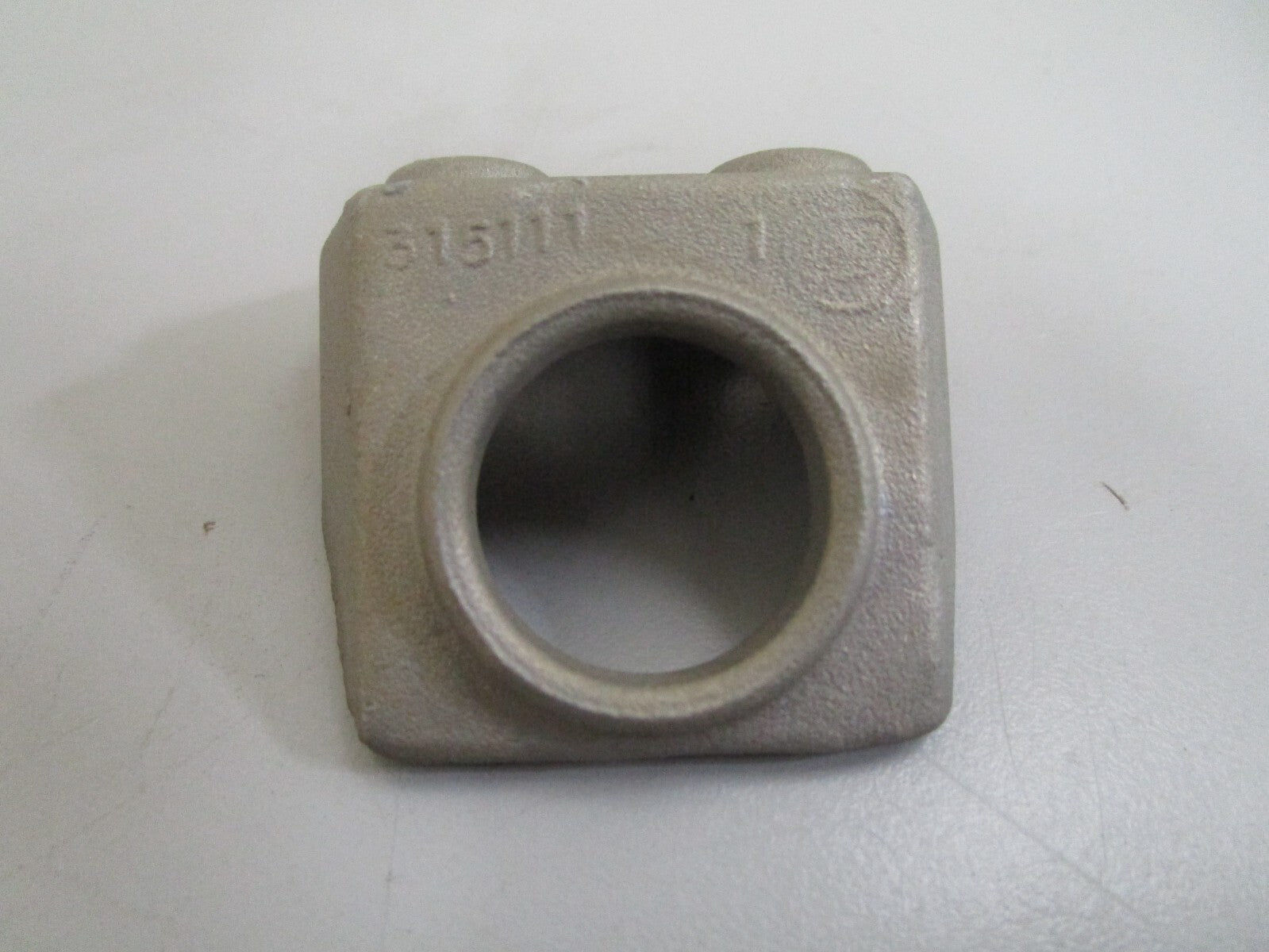 *NEW OEM* 0810 OMC Johnson Evinrude Front Support 315111 0315111