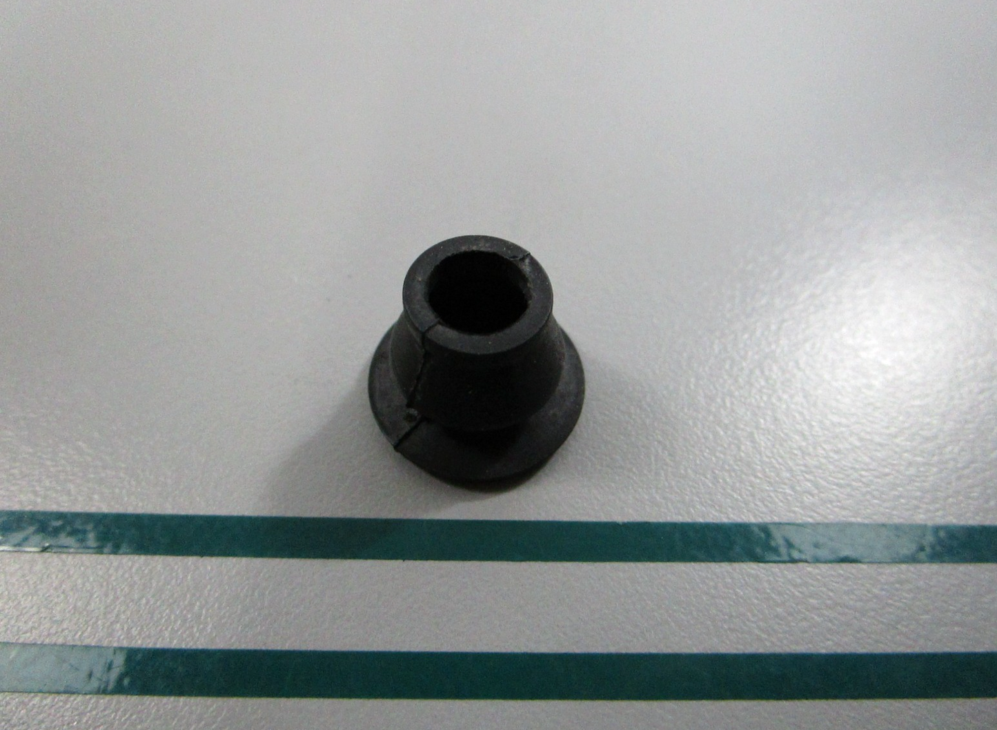 NEW OEM 311439 0311439 OMC Johnson Evinrude Grommet 0810